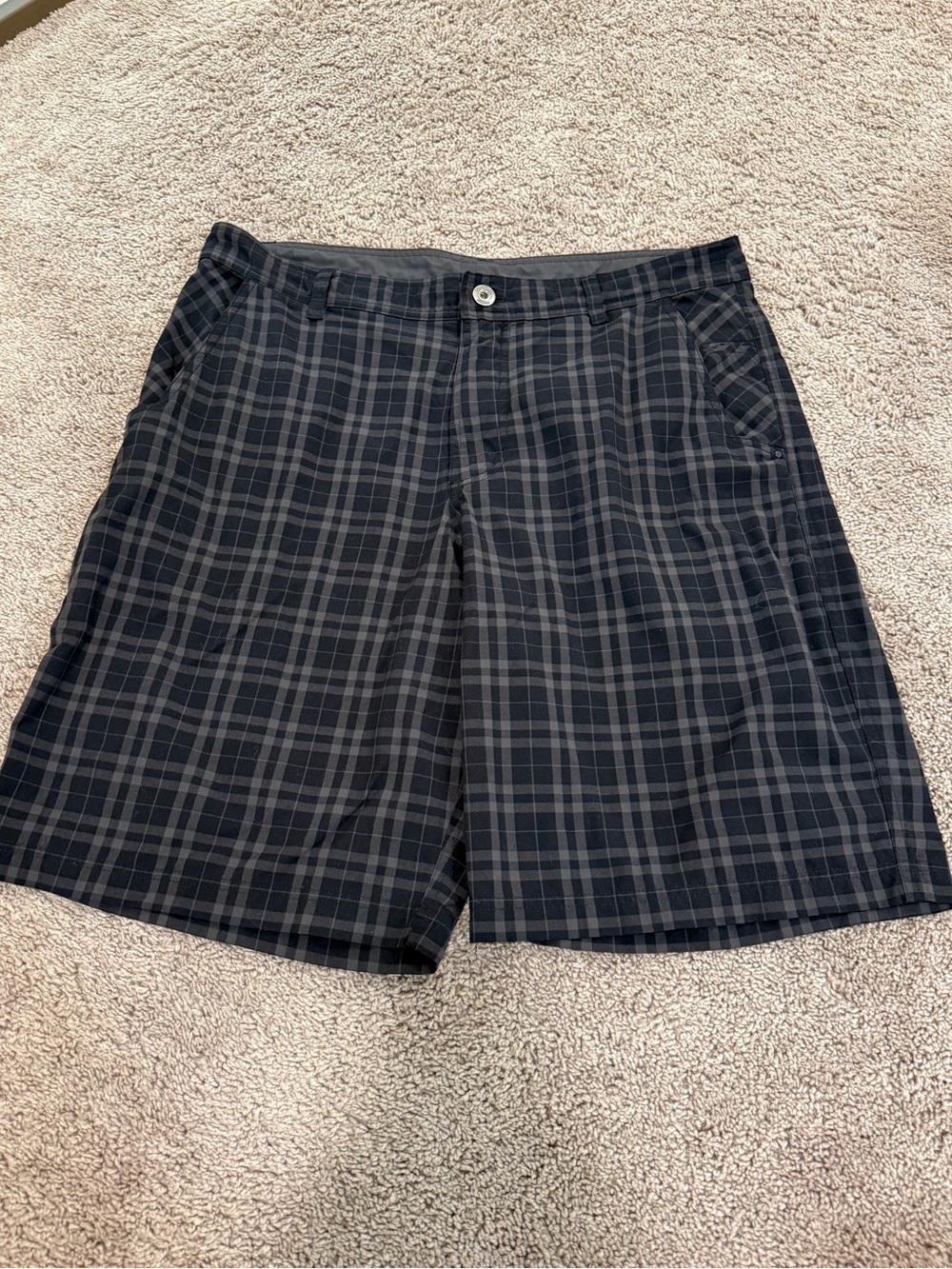 lululemon athletica y2k Men's kahuna Black Plaid Flat-Front Shorts